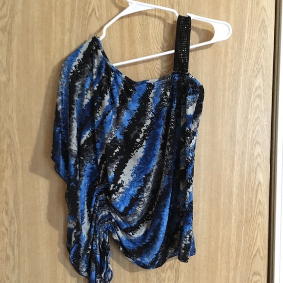 Single strap top with beads on the strap - Picture 2 of 4